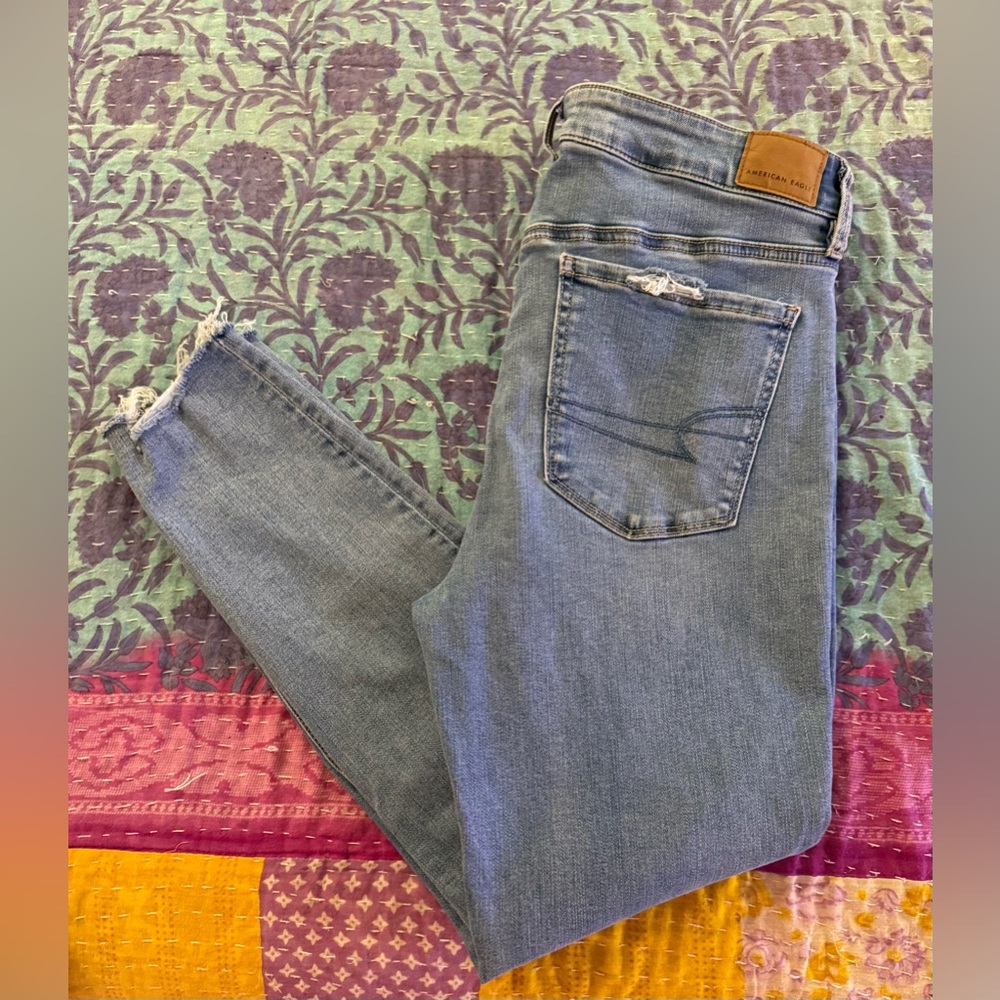 American Eagle Skinny Jean, 12 short, worn once, LIKE NEW! Good stretch!